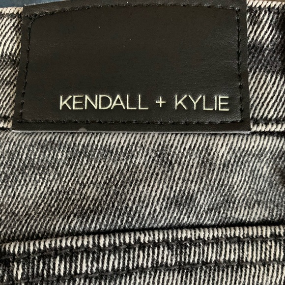 EUC Kendall & Kylie The Icon High Rise Straight Jeans Size 5/27 - Picture 3 of 7